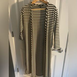 Colombian brand studio f long cover up, sweater in black and off white size 8.